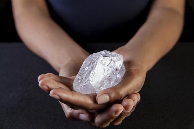 El Lesedi la Rona de 1.109 quilates, 220 gramos de diamante en bruto