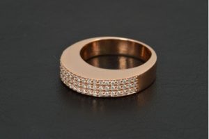 ¿por qué no un anillo como este, de mi Colección Apilables, como anillo de compromiso?