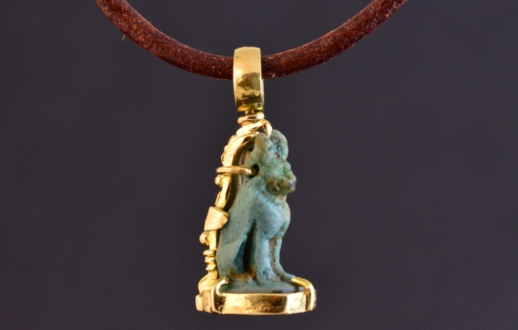 Colgante con amuleto Bastet antiguo, montado en oro por un servidor