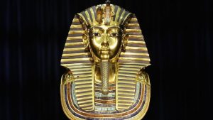 Máscara funeraria de oro macizo