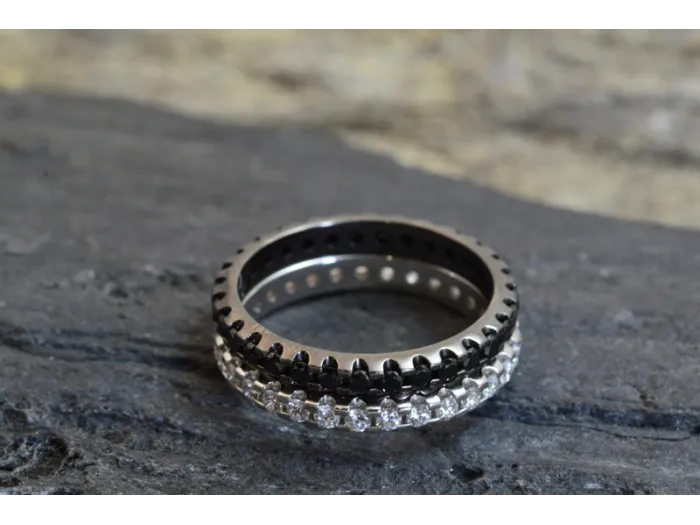 Eternity Ring in White Gold with Black Diamonds