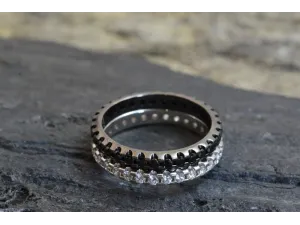 Eternity Ring in White Gold with Black Diamonds