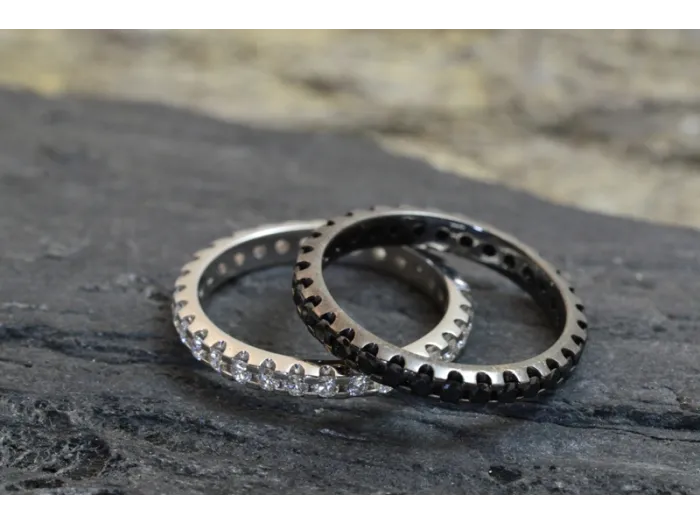 Eternity Ring in White Gold with Black Diamonds