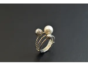 Anillo de bisuteria con perla