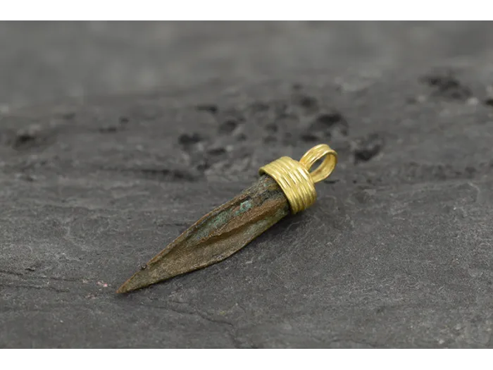 Pendant with 2200-Year-Old Arrowhead