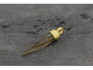 Pendant with 2200-Year-Old Arrowhead