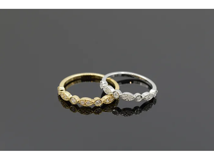 Anel Victoriano de Ouro Amarelo con Diamantes