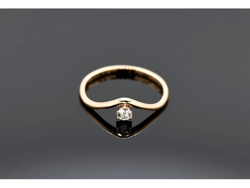 Wave Ring in Rose Gold and Diamond