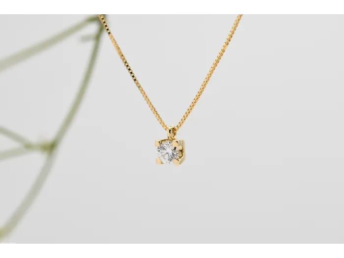 18K Gold Solitaire Pendant