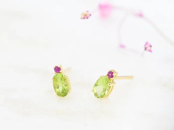 Yellow Gold Earrings with Peridot and Ruby