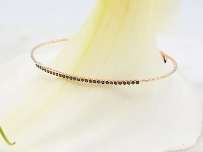 Brazalete de Oro Rosa con Diamantes Negros