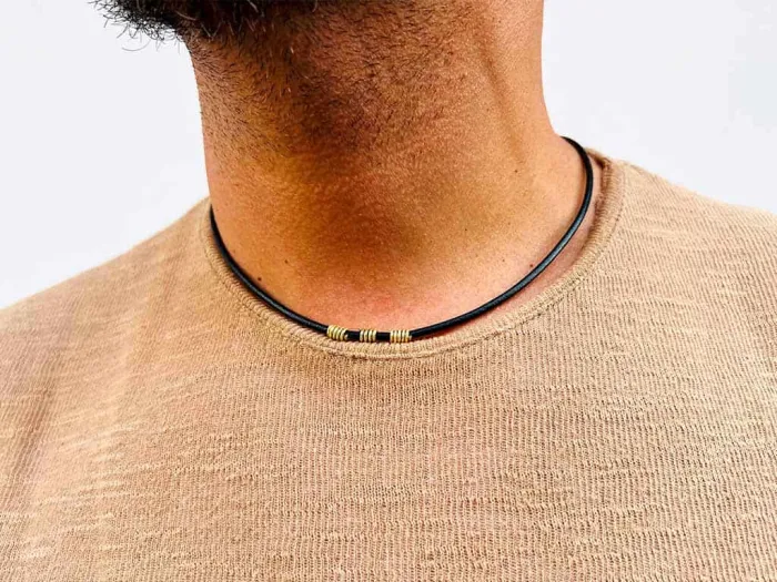 Collar de Cuero y Oro