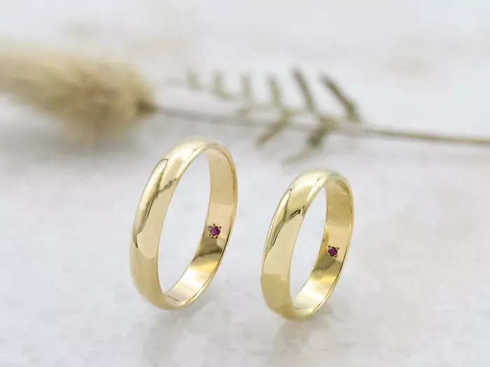 Classic 4mm Yellow Gold Wedding Ring