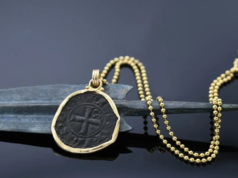 Colgante de Oro con Moneda Medieval