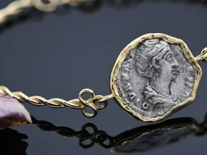 Pulsera de Oro con Moneda Romana