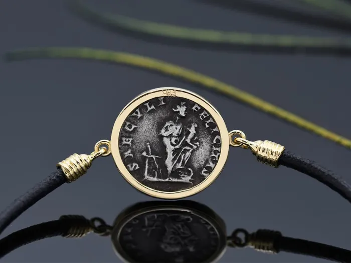 Pulsera de Oro con Moneda Romana