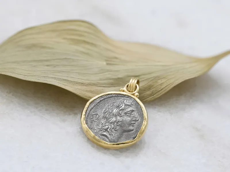 Colgante de Oro con Moneda Romana