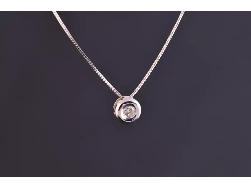 Colgante con Brillante Punto de Luz