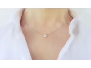 Colgante con Brillante Punto de Luz