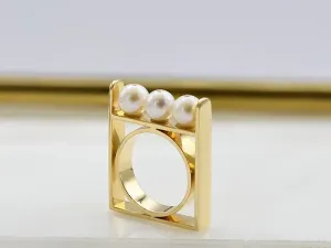 Mondrian 18K Gold Ring with Cultured Pearls