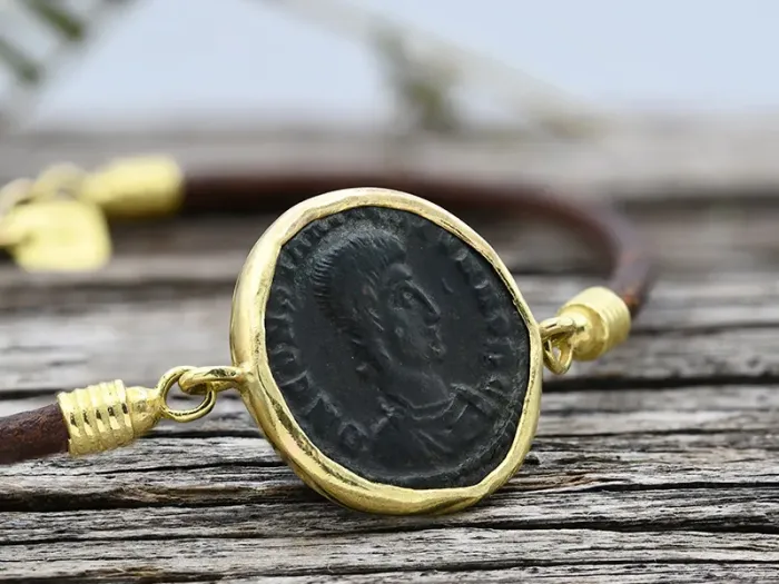 Pulsera de Oro con Moneda Romana