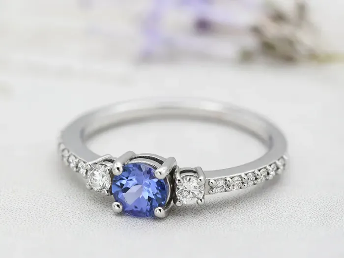 18K White Gold Ring with Tanzanite and Diamonds