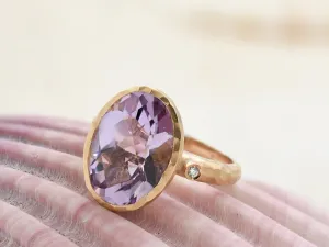 Anillo de Oro Rosa con Amatista y Diamantes