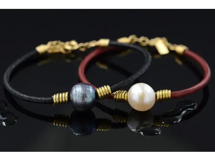 Leather and Gold Bracelet with Pearl