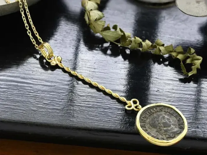 Colgante de Oro con Moneda Romana