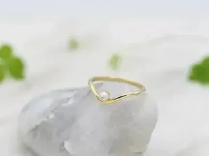 Wave Ring in Gold with Pearl