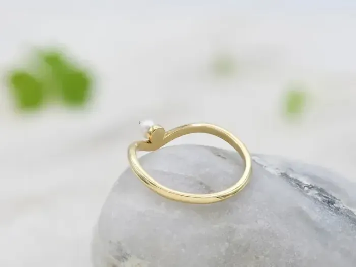 Wave Ring in Gold with Pearl