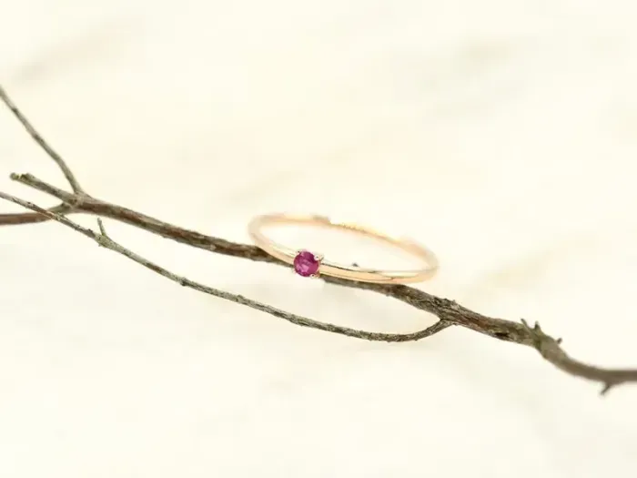 Anillo de Oro Rosa y Rubí