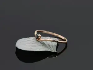 Wave Ring in Rose Gold with Diamond