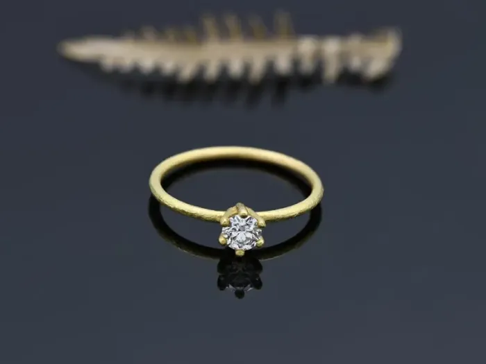 Anillo Solitario de Oro Amarillo con Diamante 0,30qt