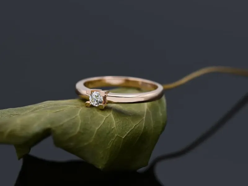 Rose Gold Solitaire Ring with Diamond 0,15 carats