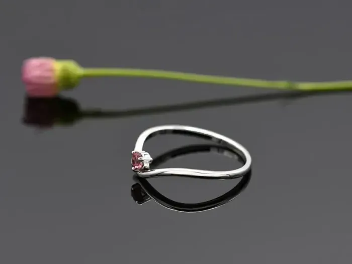 Wave Ring in White Gold with Tourmaline