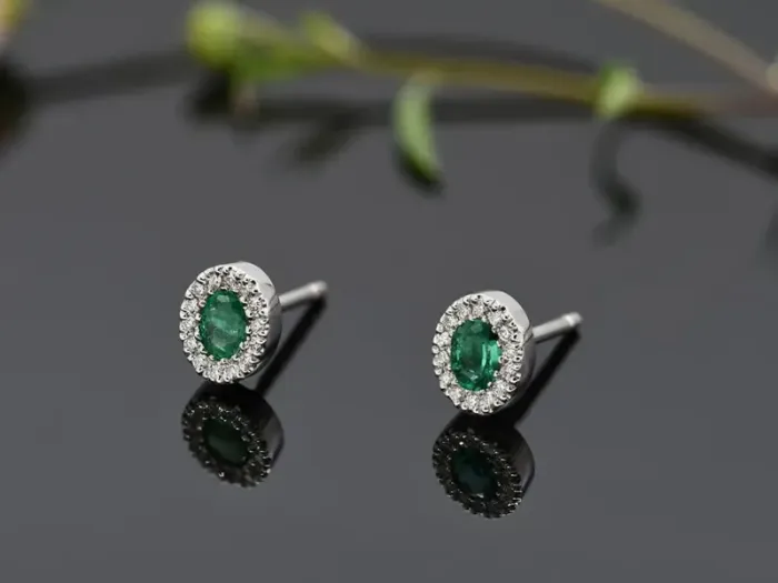 18K White Gold Earrings with Diamonds and Emerald