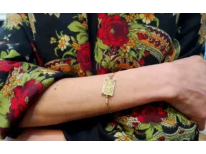 Gold Bracelet with Ancient Japanese Coin