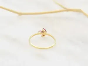 Anillo de Oro y Rubíes Marquise