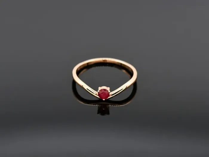 Anillo Onda de Oro Rosa y Rubí