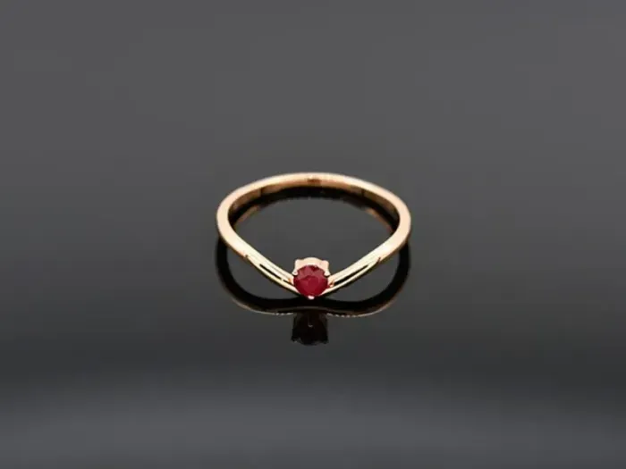 Anillo Onda de Oro Rosa y Rubí