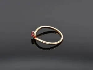 Anillo Onda de Oro Rosa y Rubí