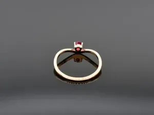 Anillo Onda de Oro Rosa y Rubí