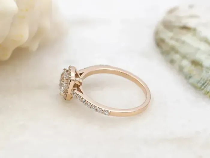 Anillo de Oro Rosa con Diamante talla Cushion