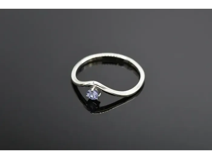 Wave Ring in White Gold with Tanzanite