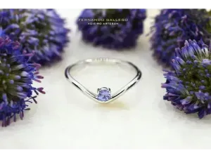 Wave Ring in White Gold with Tanzanite