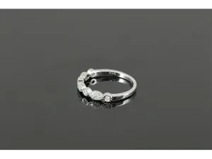 18K Victorian White Gold Ring with Diamonds