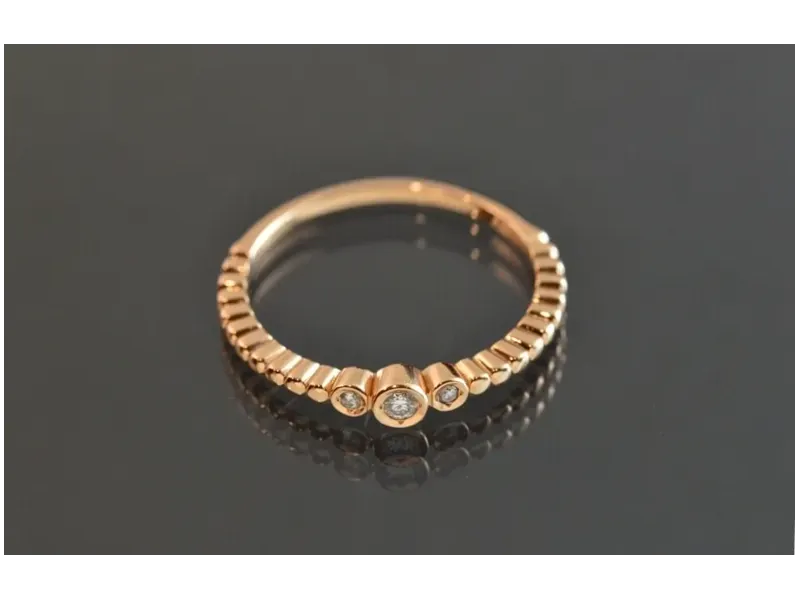 Anillo de Oro Rosa con Brillantes de 0,045 qt