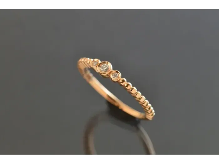 Anillo de Oro Rosa con Brillantes de 0,045 qt