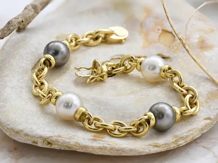 18K Gold Bracelet with Australian and Tahitian Pearls